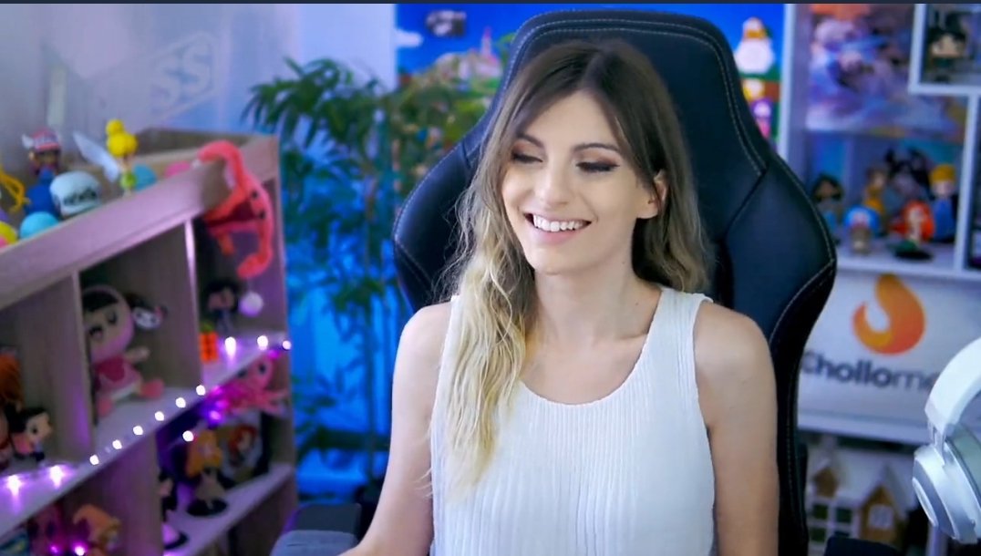 EmanuelNinier15's tweet photo. Muchas gracias @IamCristinini por el gran stream de hoy, me lo he pasado súper bien con el Just Chatting💙. Muy guay y muy divertidos los memes de Reddit💙. Me ha encantado el rol de hoy Reina💙👑💙. #Michelle31
Buenas noches Cris y descansa😍. Te vemos el jueves Reina💙👑💙 https://t.co/F4LmEtr99A