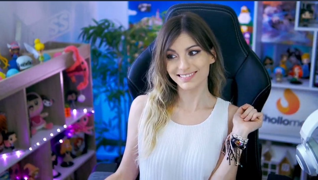 EmanuelNinier15's tweet photo. Muchas gracias @IamCristinini por el gran stream de hoy, me lo he pasado súper bien con el Just Chatting💙. Muy guay y muy divertidos los memes de Reddit💙. Me ha encantado el rol de hoy Reina💙👑💙. #Michelle31
Buenas noches Cris y descansa😍. Te vemos el jueves Reina💙👑💙 https://t.co/F4LmEtr99A