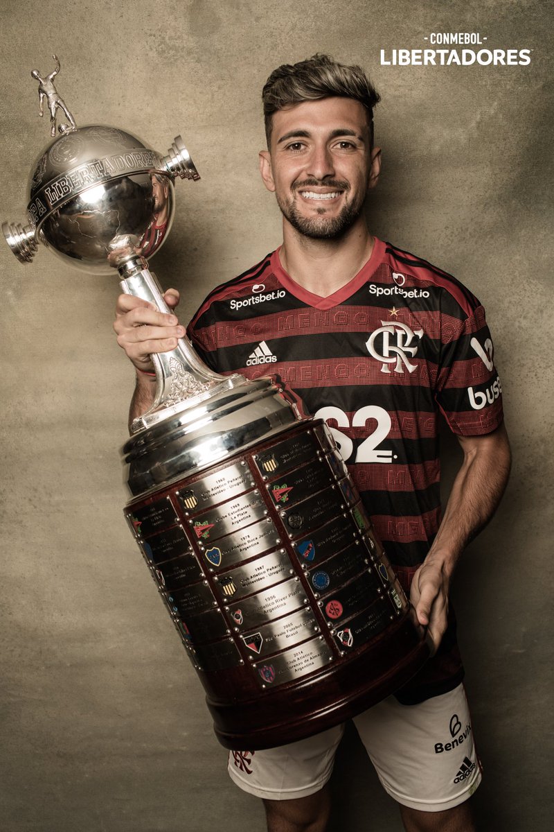 LibertadoresBR's tweet photo. 🎂🇺🇾 Parabéns, @GiorgiandeA!

❤️🖤 Campeão da CONMEBOL #Libertadores 2019 pelo @Flamengo, o ídolo festeja 2⃣8⃣ anos.

🏆 Felicidades e #GloriaEterna! https://t.co/JOFBfP18qb