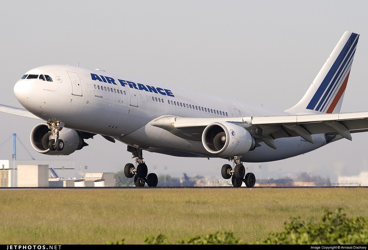 OnDisasters's tweet image. #OTD in 2009: Air France Flight 447, an A330, crashes NE off Brazil, all 228 aboard die. Aircraft disappeared on a transatlantic route, wreck found 1300 Mi NE of Natal. Investigators pointed combination of frozen sensors and pilot actions/training resulting in loss of control.