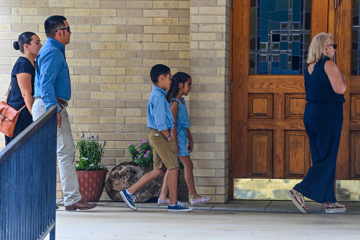 lisachiuster's tweet image. The Problem We All Live With by #NormanRockwell in 1964. Children going to a Robb Elementary School child's funeral in Uvalde Texas, 2022. #theproblemwealllivewith