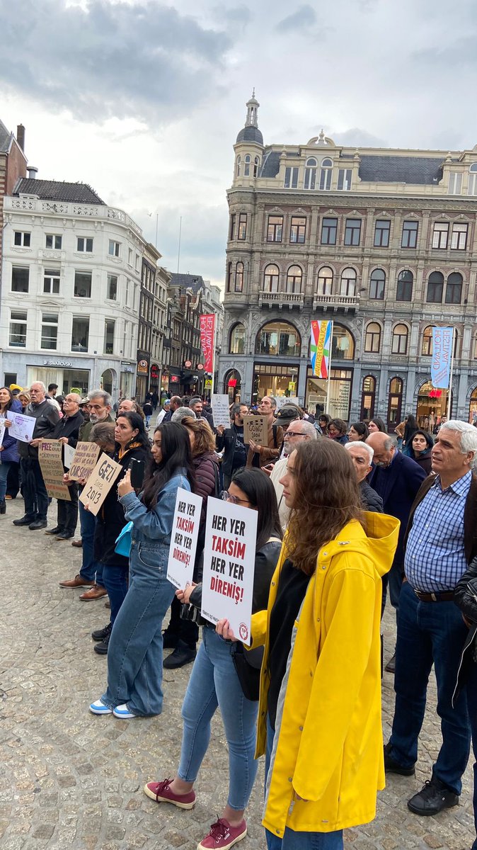Gezi_NL's tweet photo. Dün olduğu gibi bugün de Gezi’yi savunmak için Amsterdam’da eylemdeydik! 
#GeziyiSavunuyoruz 
#GeziDirenisi9Yasında 
#GeziHerYerde 
@gezisavunmasi 
@taksimdayanisma https://t.co/gPfQgXwaVP