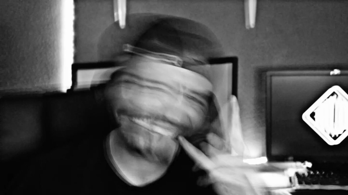 9Frenee's tweet photo. Yo le doy pintura, color de música, mi aura, mi rap, mi textura
No pueden entender dentro del track que yo escojo por que la pintura no se ve atra vez del arte, ni la realidad de los ojos.
@sweetpain9
Esta semana hemos estado cocinando más música que estamos más cerca y ansiosos. https://t.co/0HiNXCGWVw