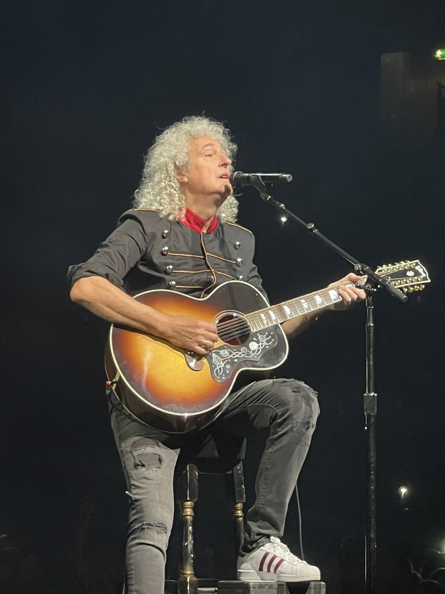 SJNstuartnewman's tweet photo. Incredible gig from @QueenWillRock &amp; @adamlambert at the @AOArena #Manchester! #queen #brianmay #rogertaylor #adamlambert https://t.co/MMXngs3KgV