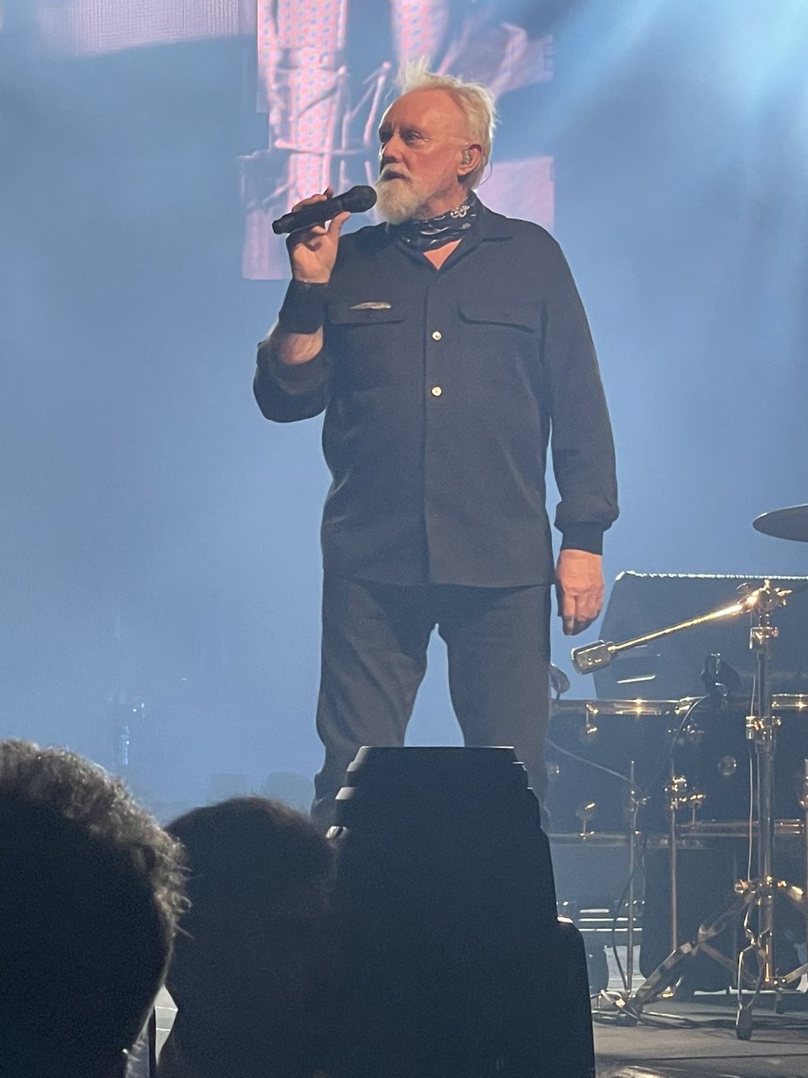 SJNstuartnewman's tweet photo. Incredible gig from @QueenWillRock &amp; @adamlambert at the @AOArena #Manchester! #queen #brianmay #rogertaylor #adamlambert https://t.co/MMXngs3KgV