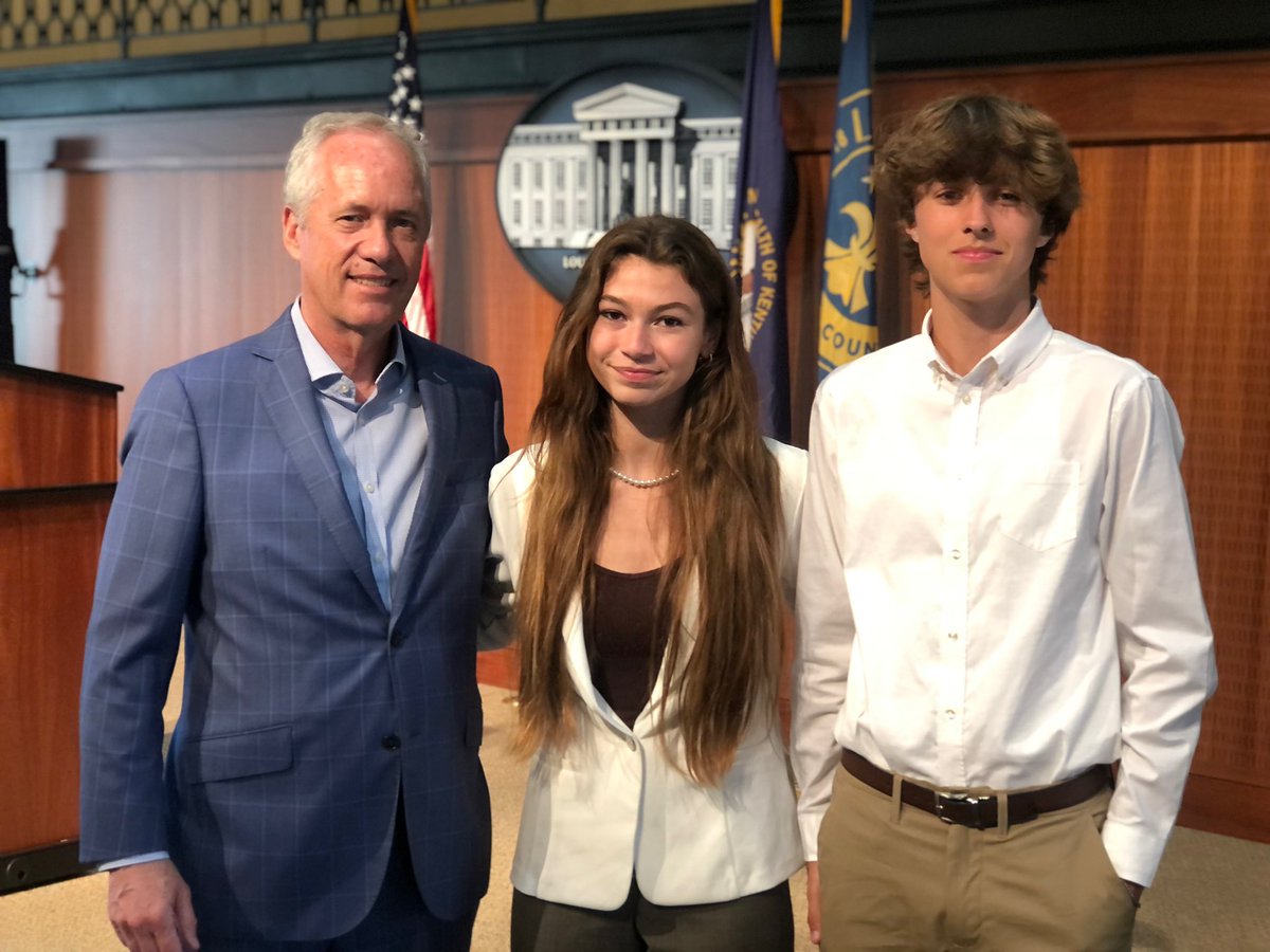bruinfbla's tweet photo. Ballard FBLA National competitors, Rachel Sprowles &amp; Landon Hanners interviewed Mayor Fischer for a segment in their Broadcast Journalism event. Heading to Chicago for NLC! #fbla
@Bruin_Principal @Ballard_AOL https://t.co/4UbBfqsCEV