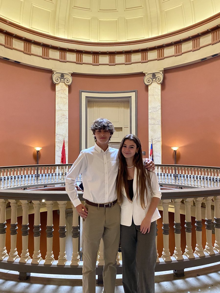 bruinfbla's tweet photo. Ballard FBLA National competitors, Rachel Sprowles &amp; Landon Hanners interviewed Mayor Fischer for a segment in their Broadcast Journalism event. Heading to Chicago for NLC! #fbla
@Bruin_Principal @Ballard_AOL https://t.co/4UbBfqsCEV