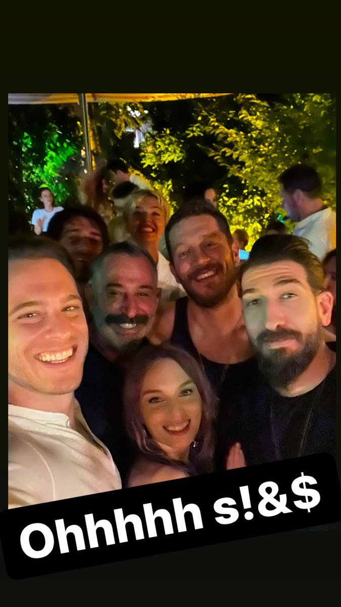 UrazBR's tweet photo. 📸| #UrazKaygılaroğlu via @/thebursin IG Story.

Uraz e os atores #KeremBürsin,  #CemYılmaz, #BoraAkkaş e #MelisaDöngel na festa #savethelights onde a atriz #NilperiSahinkaya é a anfitriã. https://t.co/pkJyXitza7