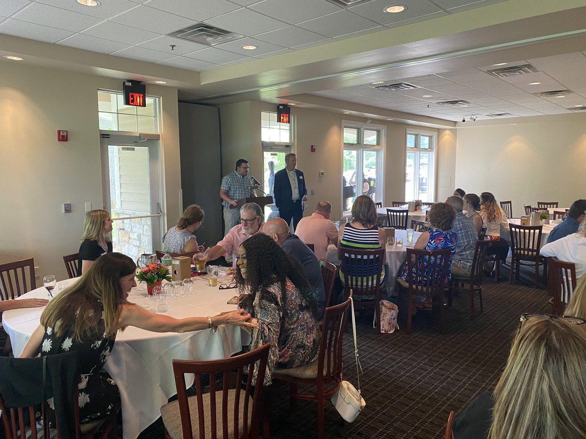 WAWMSchools's tweet photo. Thank you for your commitment to our mission! You make us #WAWMproud! 

Tonight we recognized our retirees and our employees for their 10, 20, 30 and 40 years of service.

💙🧡 https://t.co/goEWGZIe0x