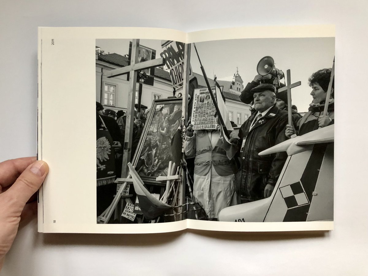 BartRozalski's tweet photo. Kronila rocznic — świeży i jedyny taki album fotograficzny o ludziach smoleńska. Od 2010 do 2021 roku, 72 stron, 43 fotografie. Teksty polskie i angielskie. Wiecej info u mnie. https://t.co/vA9vfEfJXu