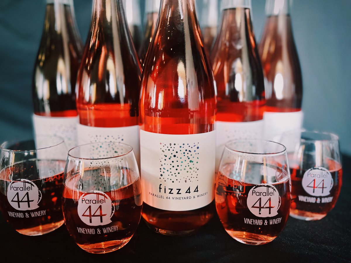 Parallel44's tweet image. 🥂Try a NEW style of Wine! Fizzy, Lower Alcohol &amp;amp; Eco Friendly!  Come to either Parallel 44 or Door 44 to have a tasting experience today with friends or for a date. 44wineries.com/shop-now/rose-…
