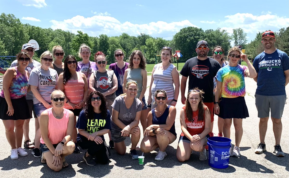Field day would not have been a success without these wonderful volunteers!! THANK YOU!!! And thank you  <a href="/MoMosinski/">Monica Mosinski</a> <a href="/EPL_MOstradamus/">Chris Mosinski</a> &amp; <a href="/MrWeingart/">Mr. Weingart</a> for all of the planning &amp; organizing 🙌🏼 #onceacard @MortonPRIDE