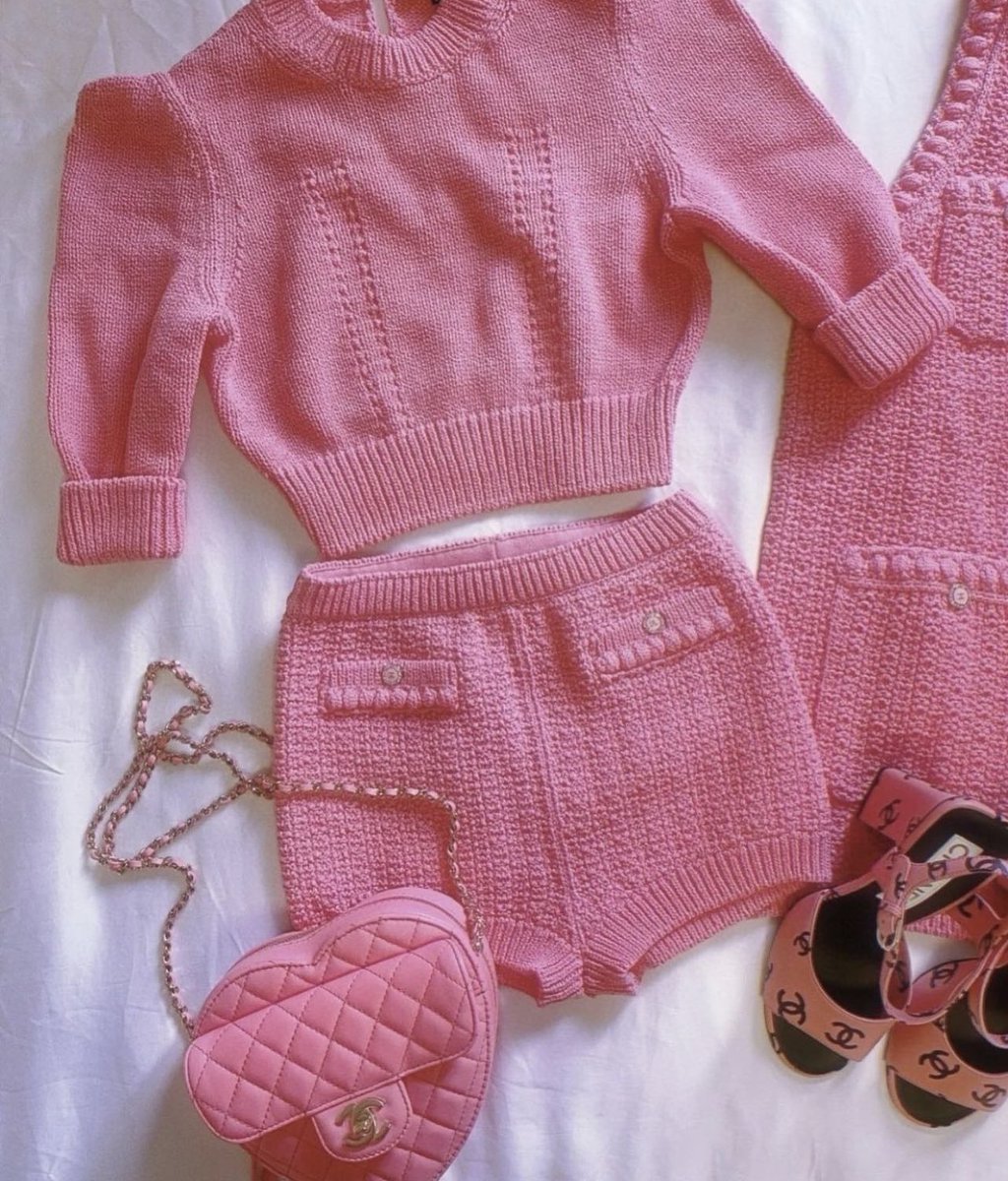 bottegalolita's tweet photo. Chanel pink outfit https://t.co/J50Ab8KLfU