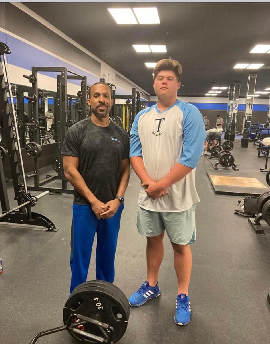 Congratulations to our guy @evan_stepp67 
For adding + 40 lbs. on his bench and + 70 lbs. on his squat in 4 months. #makingaverageextinct  @tym_performance @longlifemealprep @officialstrengthandbody <a href="/gorillawear/">GORILLA WEAR</a> <a href="/drinkliquidfuel/">Drinkliquidfuel</a>