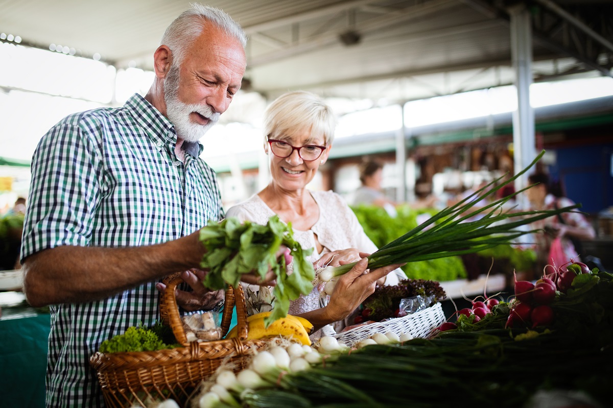SuncorpGroup's tweet photo. From today, Suncorp Bank will donate 25 meals to @OzHarvest on behalf of every customer who opens a Suncorp Everyday Account. To kickstart the offer, we're donating 100,000 meals today. Read more on how we're creating a brighter future: https://t.co/LgfOghwZUb https://t.co/2sxu5IEyTl
