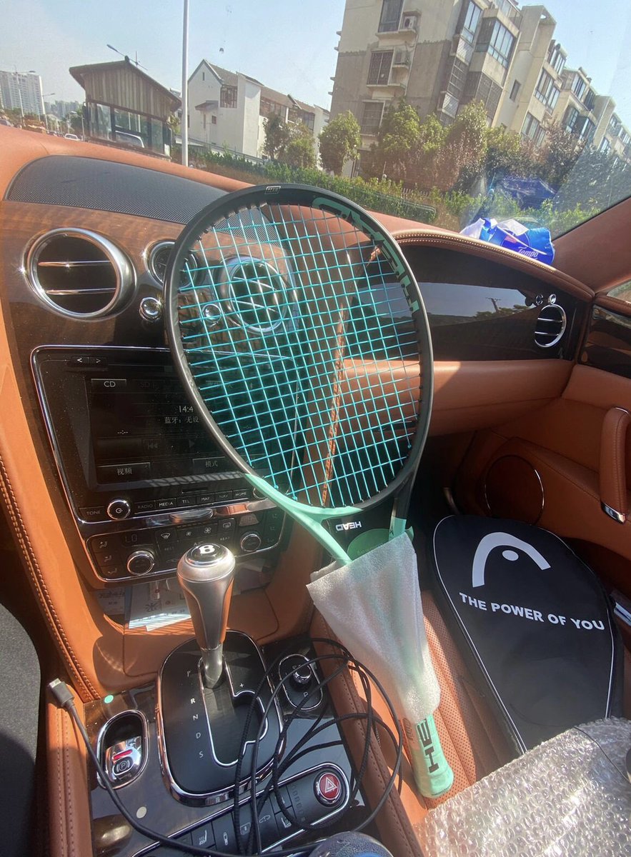 wanglili152's tweet photo. The new racket has arrived
#Tennis https://t.co/bTCNiKBKWQ