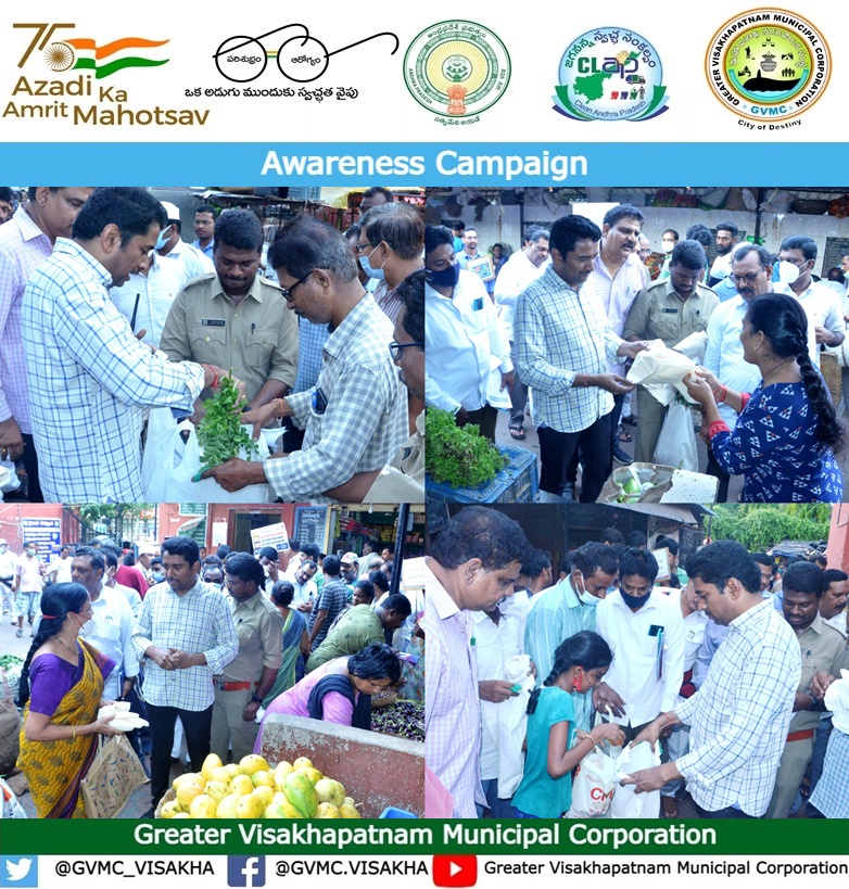 GVMC_VISAKHA's tweet photo. Commissioner GVMC Dr G Lakshmisha created awareness on Single use plastic ban from 5th June,22 at Seethammadhara Rythu Bazar. Also distributed jute bags to the citizens.

#SwachhSurvekshan2023Visakhapatnam 
#SwachhSurvekshan2023
#IsupportVizag
#Visakhapatnam
#AzadikaAmritMahotsav https://t.co/Vyxog0QcgJ