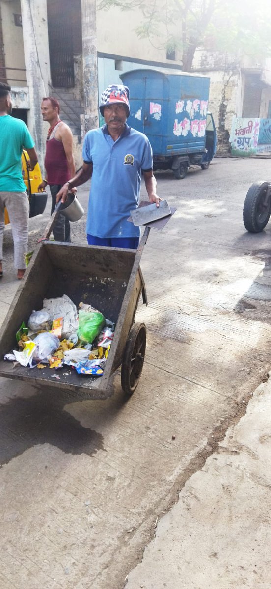 swachhdewas1's tweet photo. @DewasMcorp के स्वच्छता के असली हीरो हमारे सफाई मित्र इनकी मेहनत व लगन से ही देवास बनेगा #SwachhSurvekshan2023 में नंबर 1 
#ULB802248
#SwachhSurvekshan2023Dewas
#SwachhSurvekshan2023MP
#GarbageFreeCites
@SwachSurvekshan
@CommissionerUAD
@urbansbm
@SwachhBharatGov https://t.co/fO9Cmzu0ZZ
