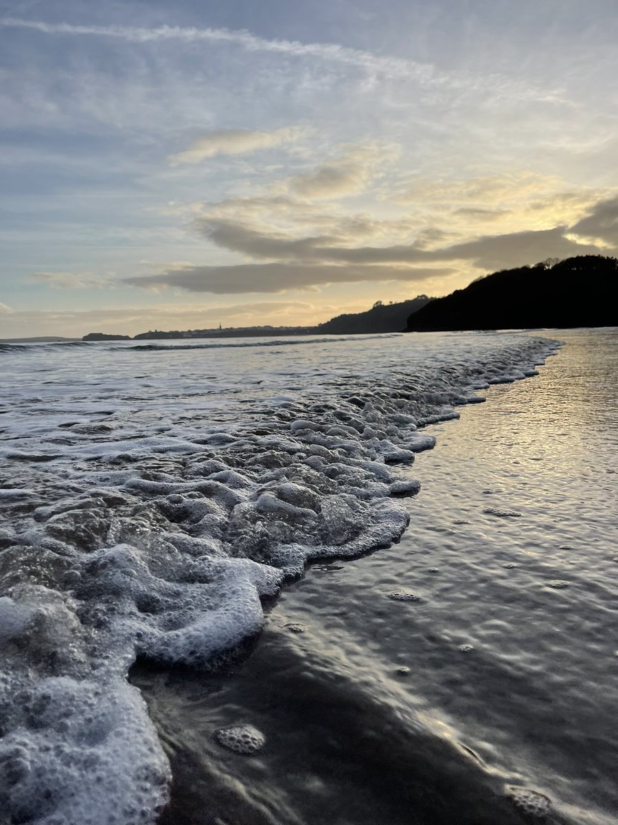 TenbyBrad's tweet photo. A morning swim.Not a bad way to welcome in the first official day of summer. Best day of the year. Pinch 🤏 Punch 🤛 1st 🥇 of the Month 🗓No 🚫Returns 🔄White Rabbits 🐇 🐇
#morningmonkstone #sunrise #pembrokeshire #Wales @StormHour @BBCWthrWatchers @carolkirkwood @Sue_Charles https://t.co/GoDmQYdrX8