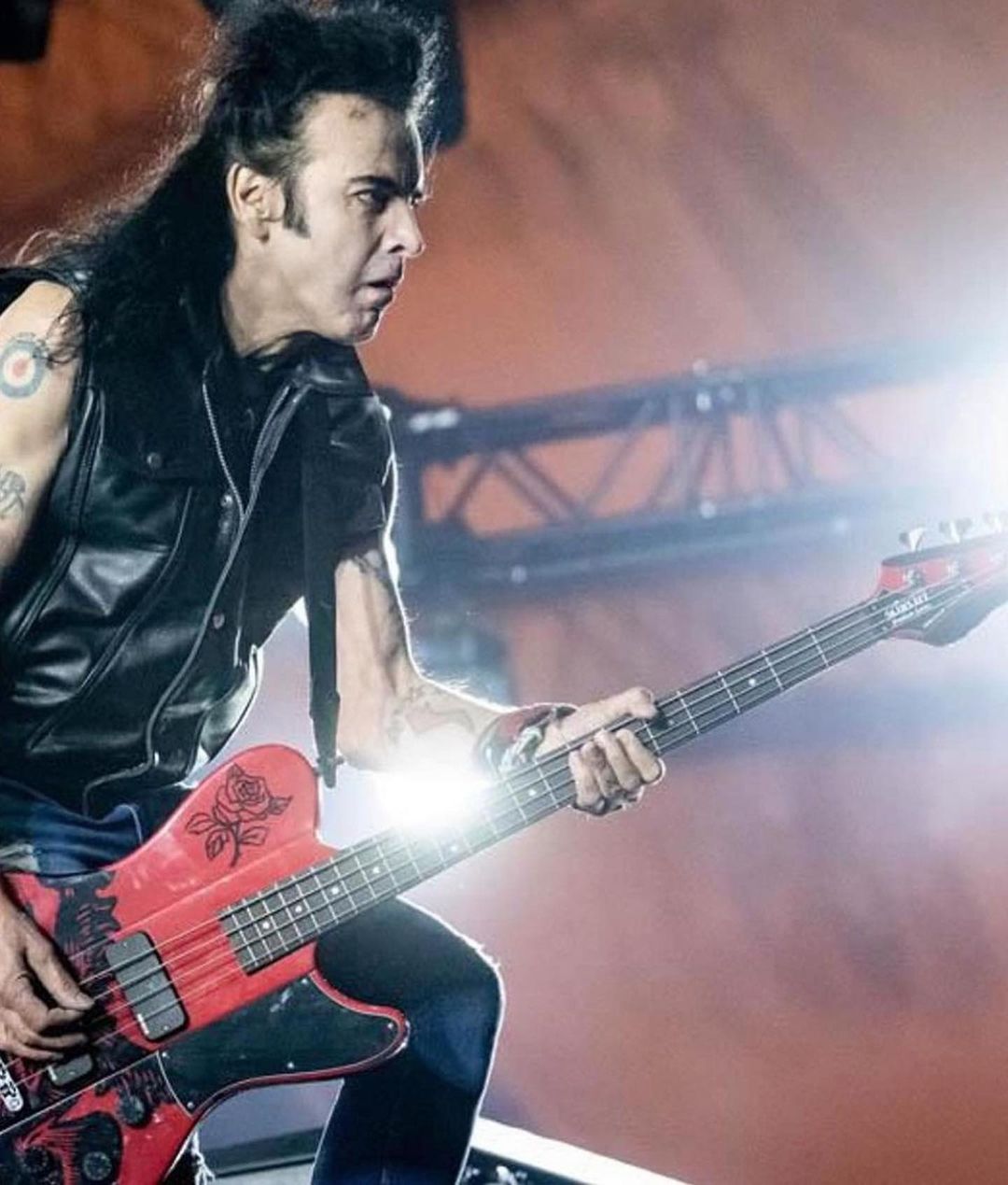 Happy birthday to Simon Gallup of The Cure 
(1 June 1960). 