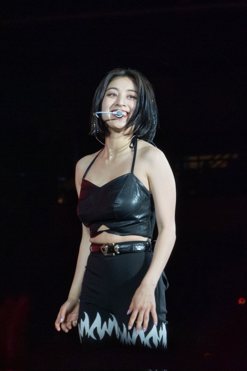 techjunkie452's tweet photo. #JIHYO #TWICE_4TH_WORLD_TOUR_ENCORE Night 1 #TWICE https://t.co/5B2wArmkzs