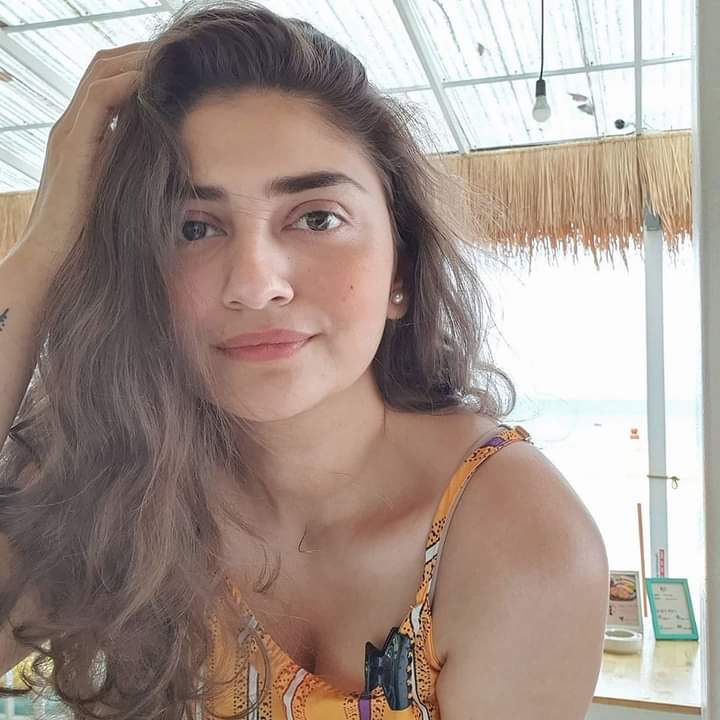 #FolloForFlowersBack 
#follo4folloback 
#FolloMe 
#follobackinstantly 
#Folllow 
#FLB
#AllTooWell 
#FolloForFolloBack1KFULLDAY