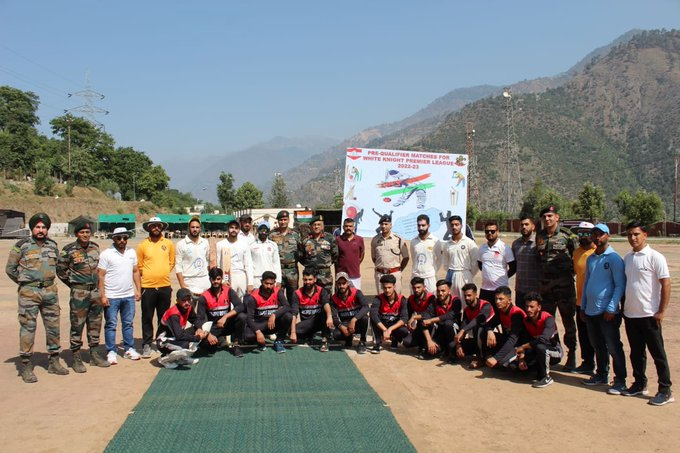 ShahImtiyaz90's tweet photo. White Knight Premier League 2022.
#WKPL #KheloIndia #WhiteKnight50
@Whiteknight_IA
@NorthernComd_IA
@prodefencejammu
#wednesdaythought https://t.co/9o3pIZW8ph