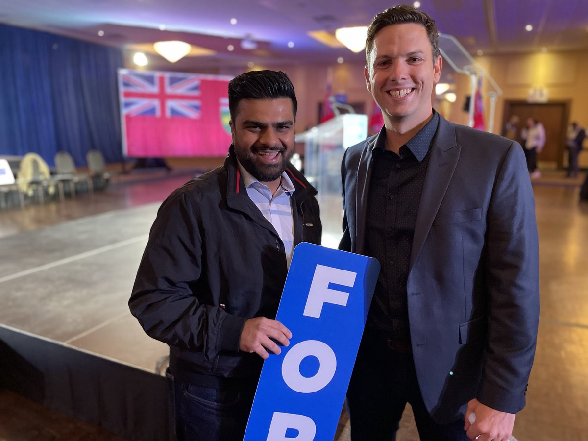 AndrewAitkenPC's tweet photo. Thank you to everyone for all the support and encouragement these last few weeks. We are very close to turning #Waterloo blue! #VoteConservative #VotePC https://t.co/Fe1Ps4qsqN