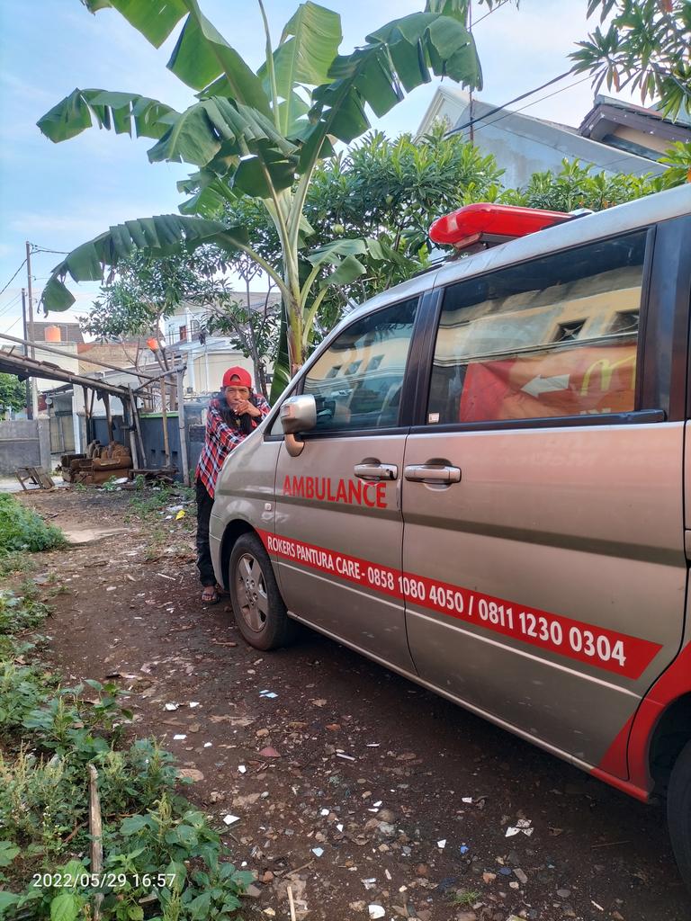 Kentarockers's tweet photo. Man teman yg butuh Unit ambulan medis atauoun Mobil Jenazah ke WA aja ya 082119496656.
Ini bbrp kali gw posting soal penggunaan jasa ambulan gratis..kadang kalo di DM suka lama respon .. Hampura ya yg dah DM low respon🙏🙏.. https://t.co/H24fkppd12