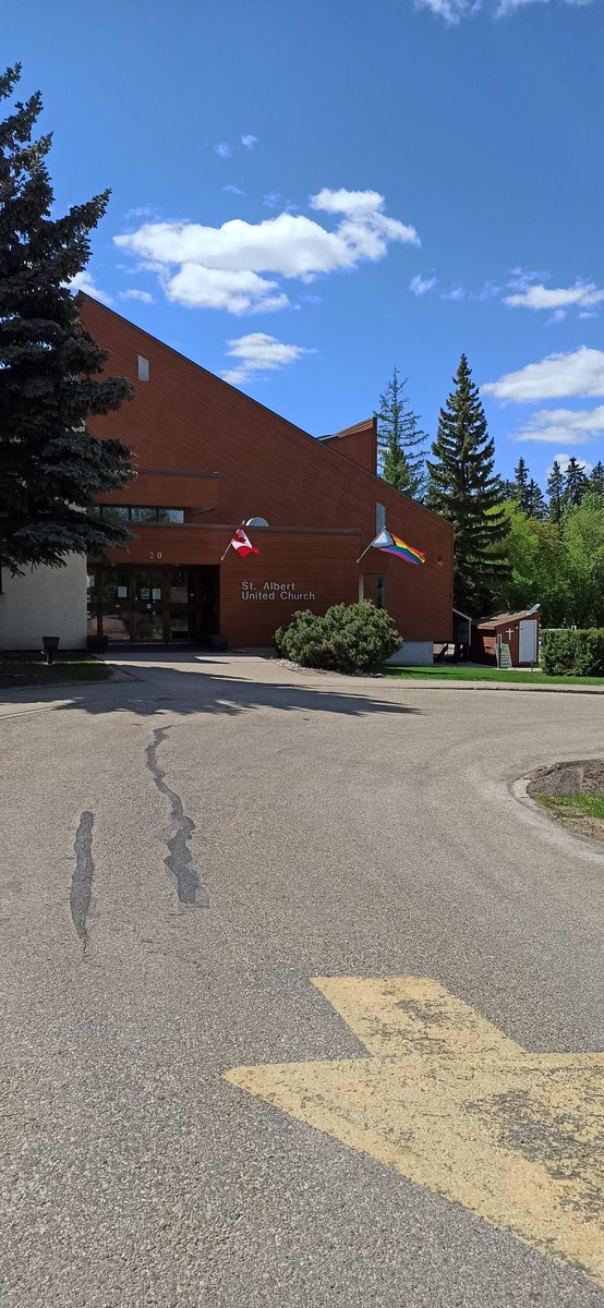 jupiter_june5's tweet photo. теперь мы здесь
(не в церкви, просто проходили мимо) https://t.co/VDVQ7qnKIc