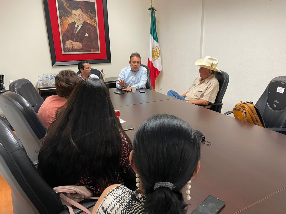 Reunion con el Presidente  ⁦<a href="/ElPatoDeLucas/">Ernesto De Lucas  H.</a>⁩ y dirigentes de sectores y organizaciones del ⁦<a href="/CDEPRISonora/">PRI Sonora</a>⁩ en el marco de los trabajos para la renovación del partido en el Estado, reconociendo su lealtad e institucionalidad.
⁦<a href="/alitomorenoc/">Alejandro Moreno</a>⁩ 
⁦<a href="/PRI_Nacional/">PRI</a>⁩