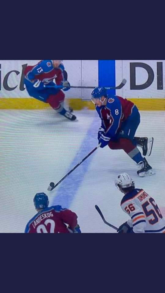 DarrynRose's tweet photo. Dear @NHL... my 10 year old niece knew this was offside. Maybe hire her for the next game? #wth #blowncall #refsusuck https://t.co/0BaEQNyktZ
