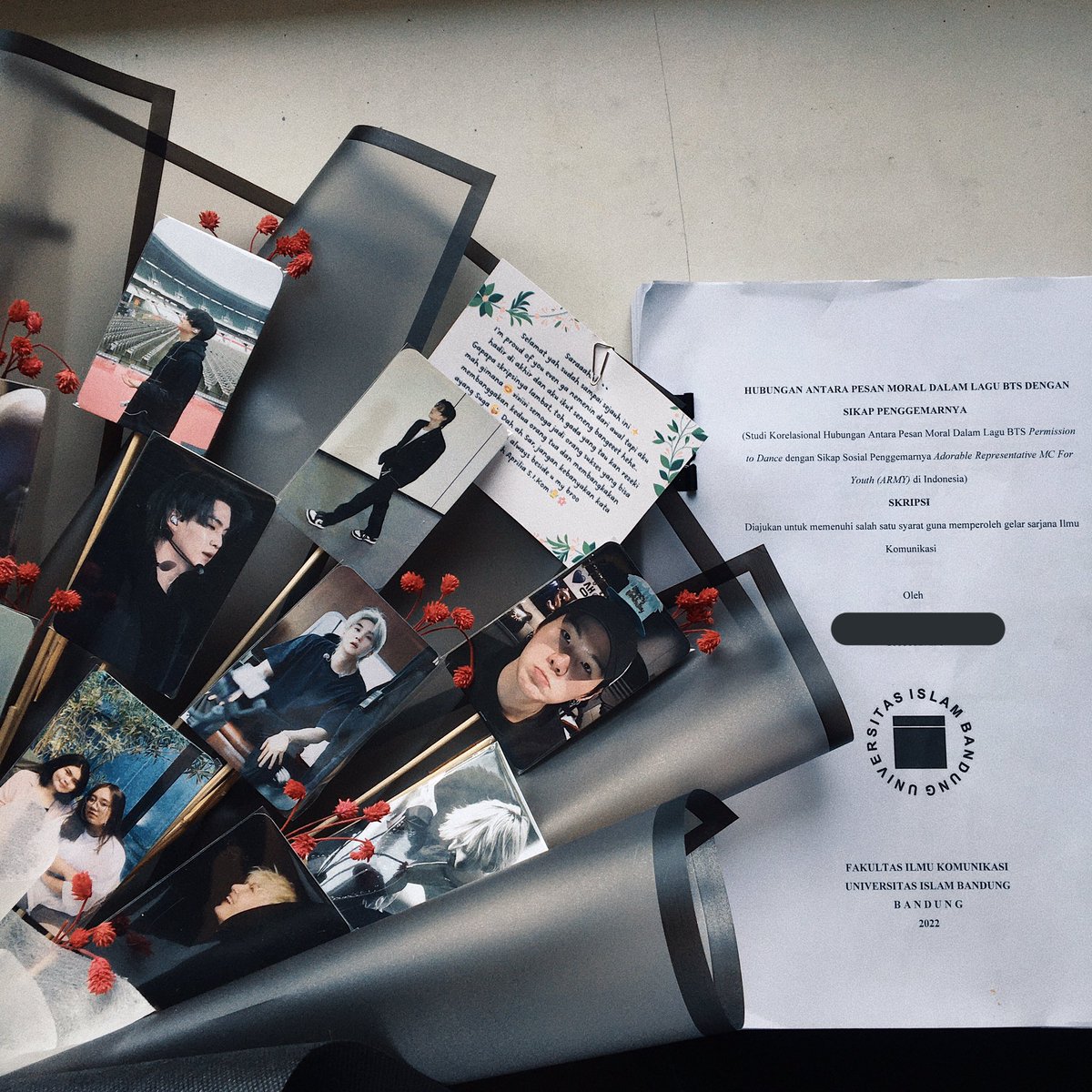 lilbitsuga_r's tweet photo. Alhamdulillah, terimakasih banyak temen temen army yang kemarin sudah bantu aku dalam proses pengisian angket penelitian skripsi ini. 

Namjoon, Jin, Yoongi, Hobi, Taehyung, Jiminie, Jungkookie I Did it! 

Officially S.I.Kom💜✨ https://t.co/GtYhy1CRLg