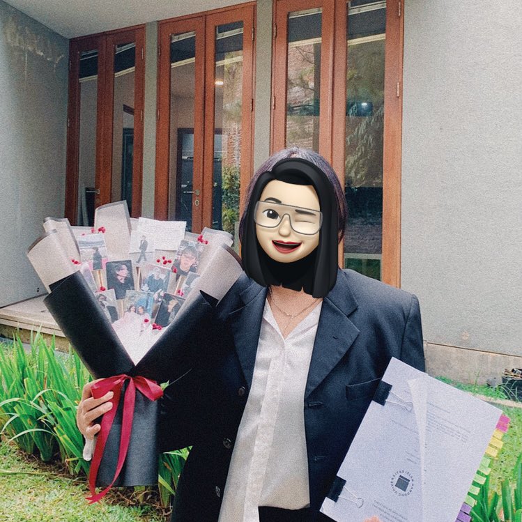 lilbitsuga_r's tweet photo. Alhamdulillah, terimakasih banyak temen temen army yang kemarin sudah bantu aku dalam proses pengisian angket penelitian skripsi ini. 

Namjoon, Jin, Yoongi, Hobi, Taehyung, Jiminie, Jungkookie I Did it! 

Officially S.I.Kom💜✨ https://t.co/GtYhy1CRLg