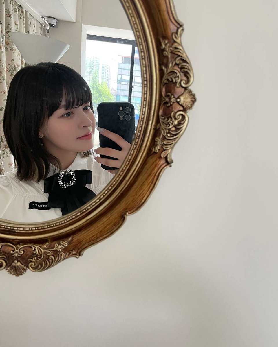 nmixxpics_'s tweet photo. NMIXX official instagram update with Lily (1/2) https://t.co/uj1HXTDaTC