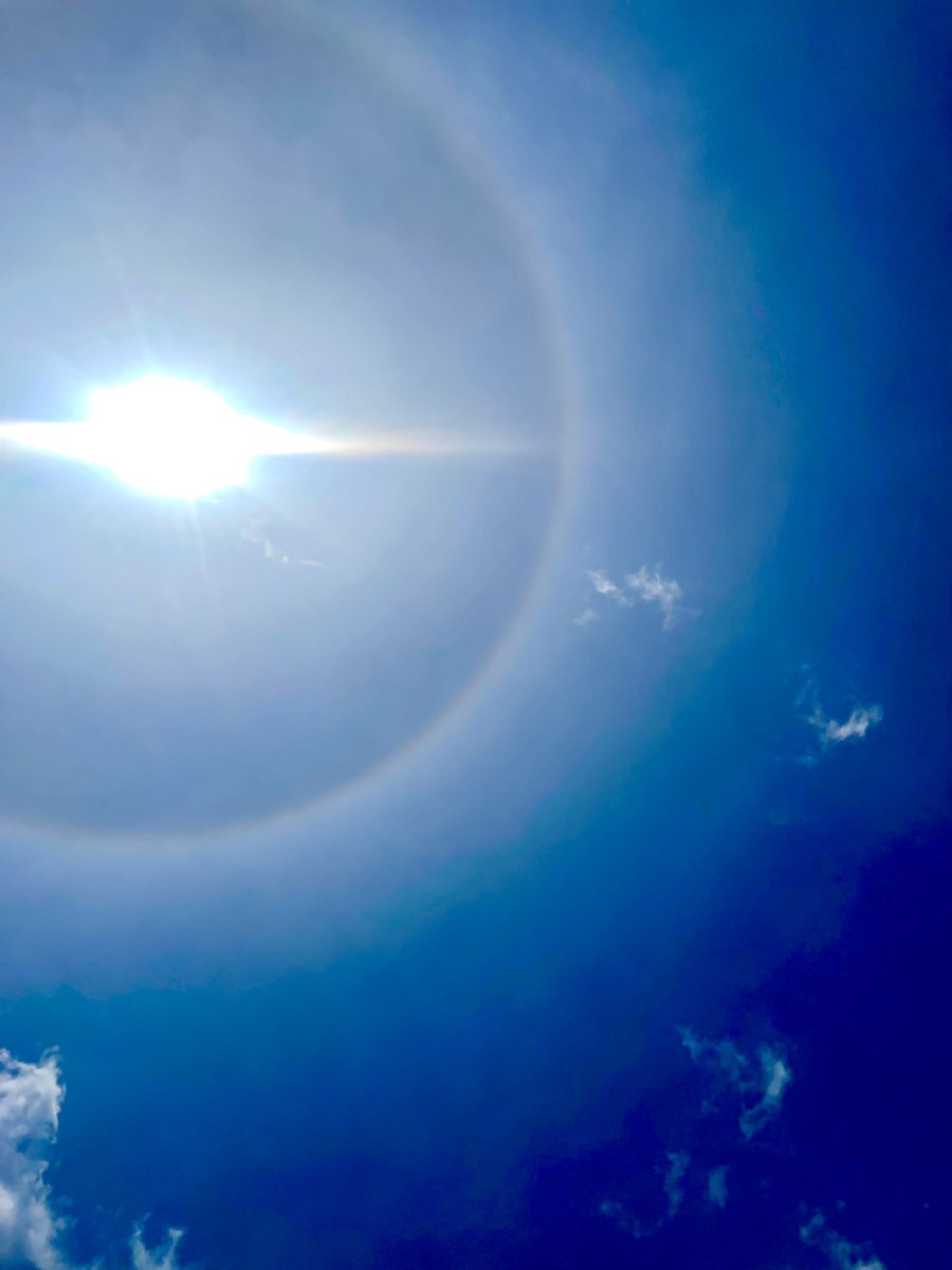 popo_luv's tweet photo. ハロが二重の虹になっていて
撮影しまくっている。
凄い....今日、6月、何かあるんですか?
#イマソラ #ハロ #虹 #二重ハロ #空が好き #空写真 #田舎の空 #雲が好き #龍神様 #enagy #流れ #エネルギー
#太陽 #空 https://t.co/yn5lxYDyvj
