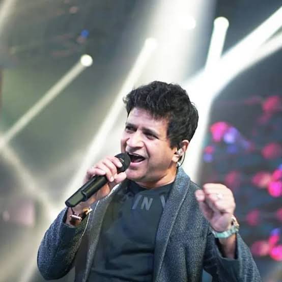 Sing_Suman's tweet photo. Woke up to this heart breaking news. I lost a piece of my teenage where he moved me with his songs “Yaaron” and “Pal”. #RIPKK                                       You will always be in our hearts ♥️ https://t.co/XbT0EtiH3y
