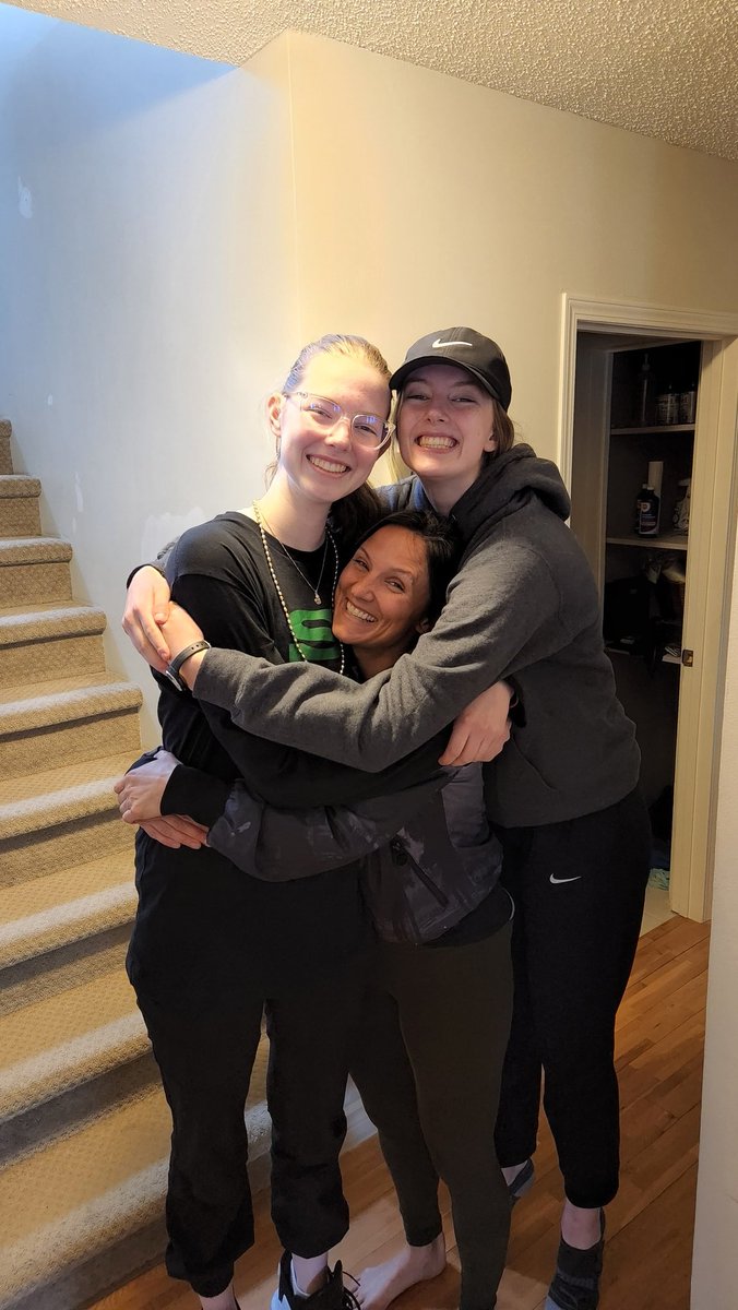 SNechvatal's tweet photo. We knew it was only a matter of time @McNairnSharlene... but who knew it would wind up like this!!
#girldad #greatformyposture #shortstems #longlimbs https://t.co/Cztqf1ZmDZ