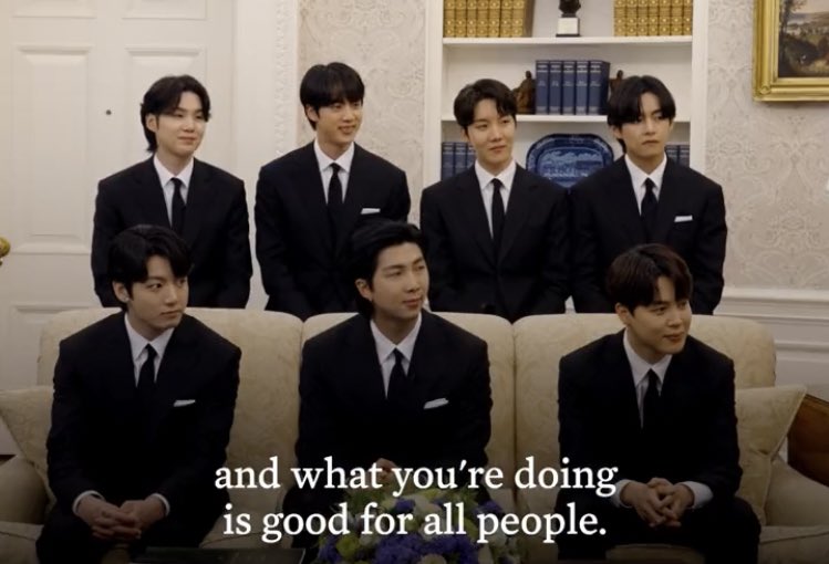 btselenadata's tweet photo. The right people to become a role model. Proud of you 💜

~ @SelenaGomez @BTS_twt https://t.co/M39JbzKJ0j