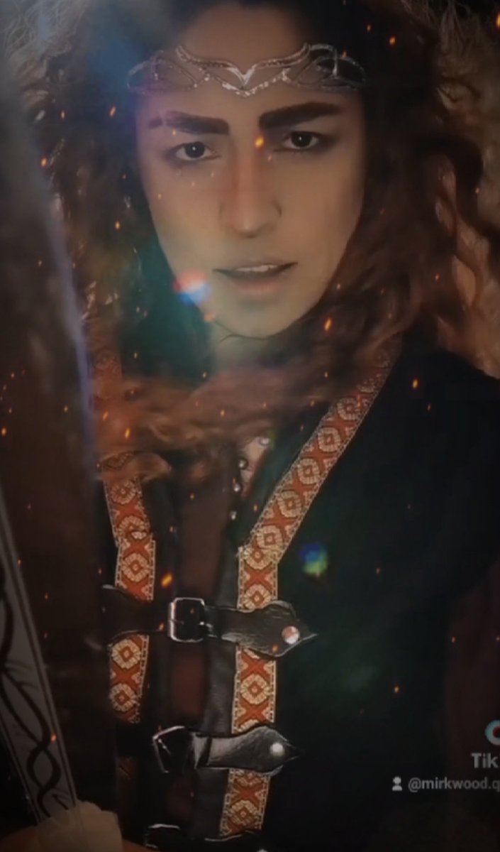 NyarindeI's tweet photo. A little bit of wind for a Tiktok and boom, he is even hotter ❤️😳
#maedhros ❤️ https://t.co/pFbwQ1Et2u