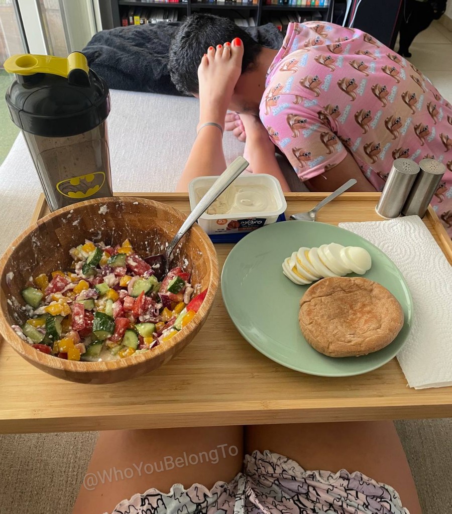 WhoYouBelongTo's tweet photo. Food always tastes better when made by a cuck in a new set of pink PJ's😊

I'm trynna remember if I fed him as well but for some reason, as soon as I try to remember, I stop caring🤣🖕

Property doesn't have to eat. It has to serve.

Findom Femdom CashQueen cuckold AlphaFemale https://t.co/aho3kvGcbF