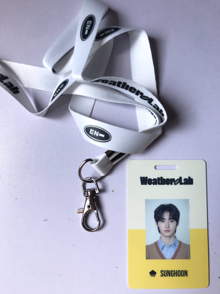 sUnKi_29's tweet photo. wts lfb 

sunghoon sg22 id w/ lanyard
     > 900 + pf
     > onhand 
     > mint condi 
     > payo or 2 days res

reply mine or dm!
t: wts lfb sunghoon sg22 id https://t.co/PpKqme2Kzq