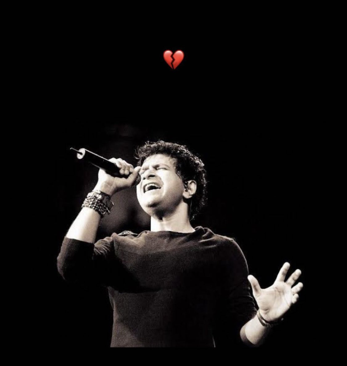 pinkvilla's tweet photo. Pal.. Yaad aayenge ye pal ❤️ Your beautiful songs will never be forgotten KK 💔💔 

#RestInPeace #RestInPeaceKK #KK #KKPassesAway #RIPLegend https://t.co/cHlIv2B7Xu