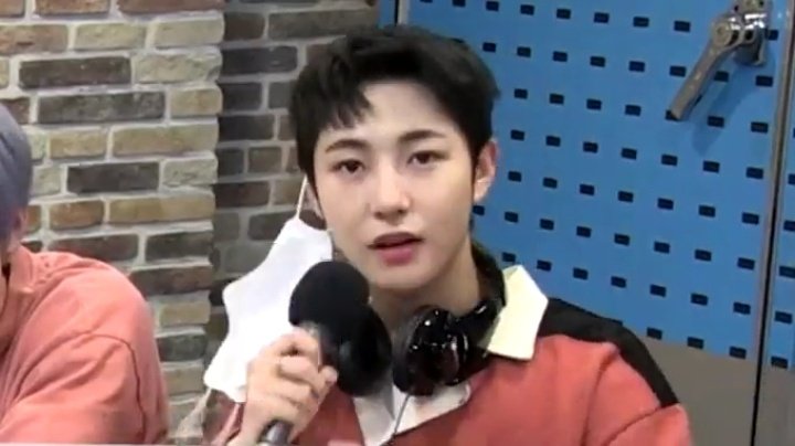 renjunsfluffy's tweet photo. renjun looks extra good today 😵 https://t.co/ykwP4r5L92