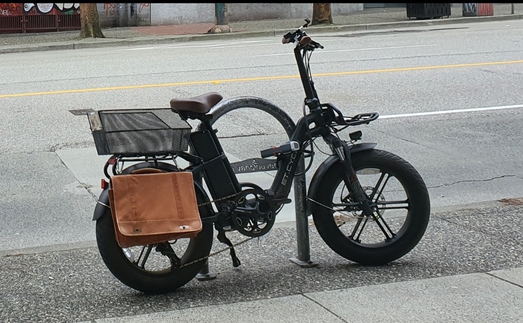 magicalgoose42's tweet photo. #stolenbike #Vancouver
My e-bike was stolen from my garage. Please let me know if you see E.T. cycle #F720 with a scratced kickstand. https://t.co/9HkLBkYaVu