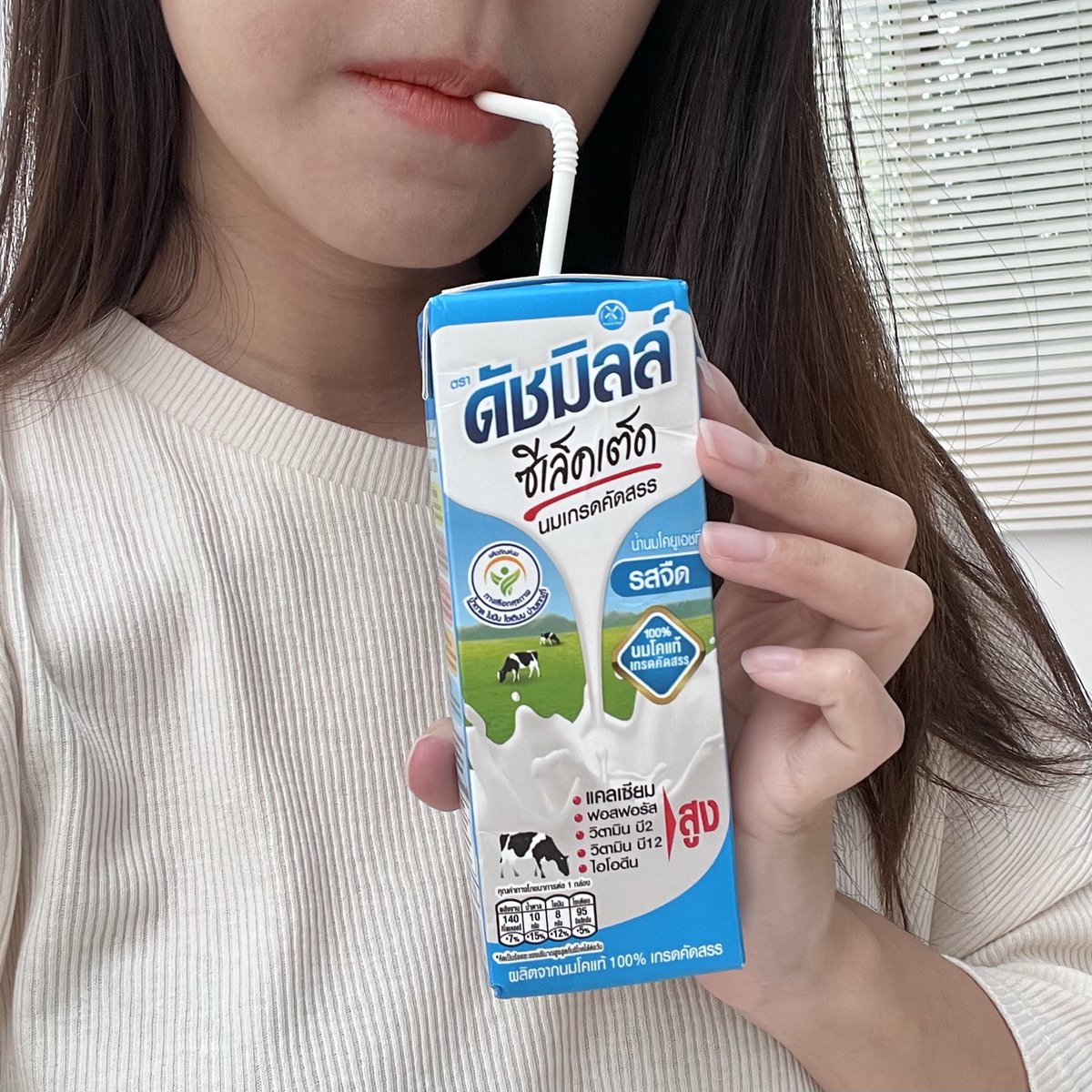 peartunwarat's tweet photo. น่ารักไปมุ้ยยย 🥛🥣 กับกล่องนมดัชมิลล์ ซีเล็คเต็ด ใน
’วันจูนเข้าหากัน’ บอกความรู้สึก ปรับจูนความสัมพันธ์ให้แข็งแรงขึ้น ผ่านกล่องนมน้อยๆนี้ได้เลย เขียนไปให้หมด น่าร๊ากกกก ;-; มามอบให้คนที่รักและห่วงใยกันน๊า
#วันจูนเข้าหากัน #ดัชมิลล์ซีเล็คเต็ด #DutchMillSelected https://t.co/Bn0WMOZJ8p