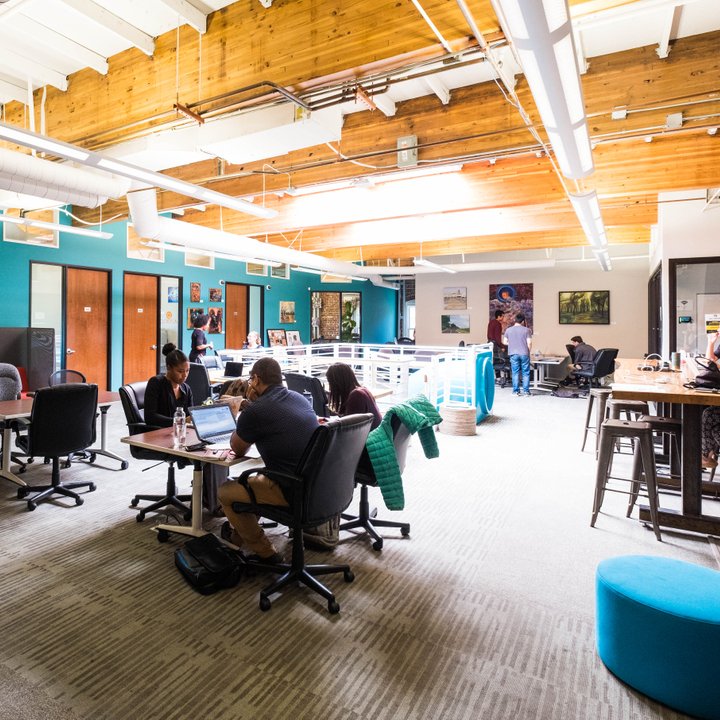 PortWorkspaces's tweet photo. Connect with other entrepreneurial people. Secure a spot for your team to get together once and a while in a place where you can be yourself, get what you need, and get things done. Change the scenery.
#portworkspaces #coworking #desks #meetingrooms https://t.co/DG1Wy1jEe9