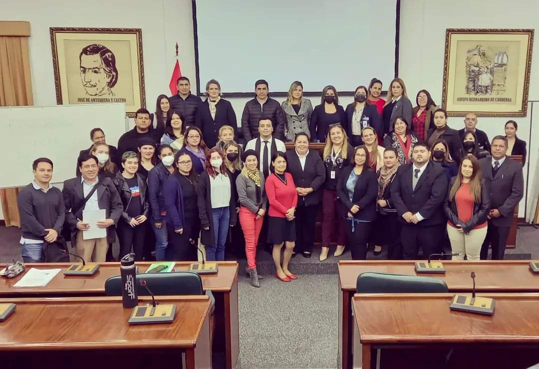 itslhcdparaguay's tweet photo. #Clase_1 del Curso de "Inteligencia Emocional y Hab. Blandas". Desarrollado en 5 clases, en el Salón Comuneros HCD, los días: 30/05 - 31/05 - 7/06 - 14/06 y 21/06, de 13 a 15 hs. Instructores: Lic. #OlgaOvelar y Lic. #EricoRecalde. Organizado por @Sinafocal; apoya: #ITSL_HCD. https://t.co/nAUzIaCy7p