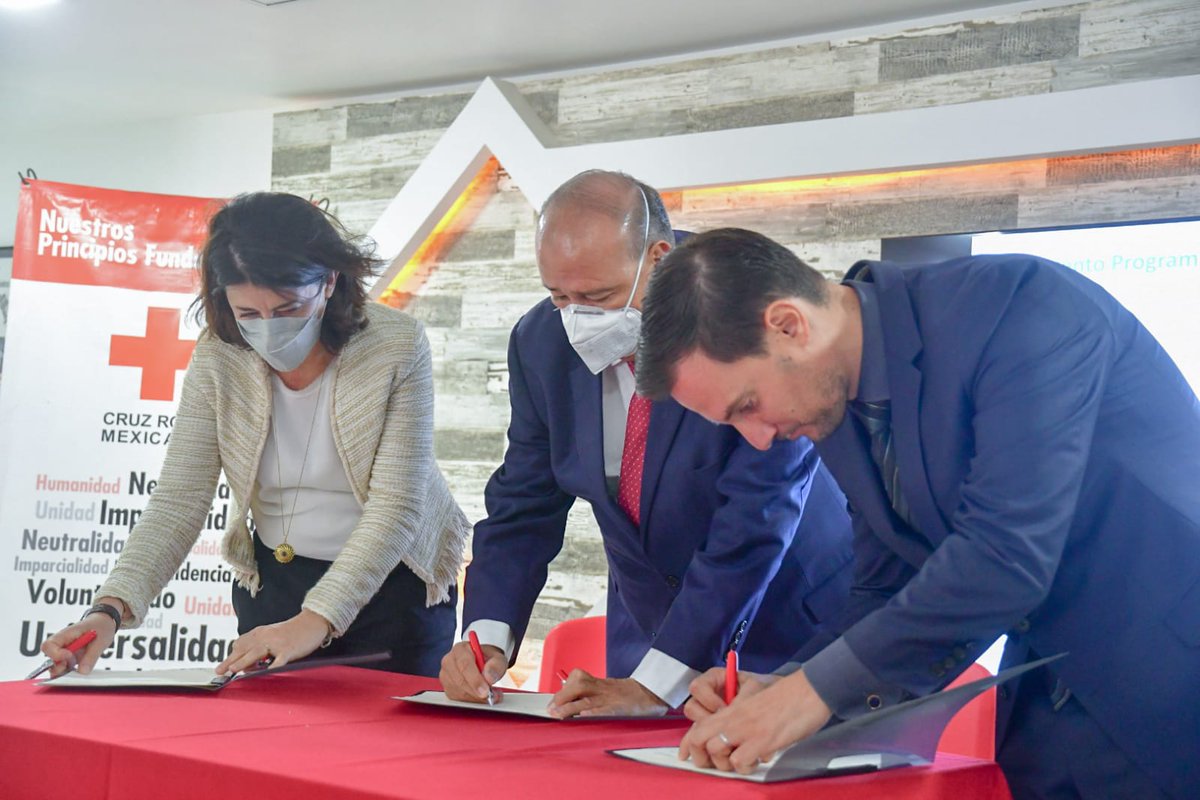 CruzRoja_MX's tweet photo. #Entérate Firmamos convenio para el arranque de la campaña de educación vial para niños en escuelas públicas con #Michelin y @TotalEnergiesMX.

¡Juntos, promoviendo la seguridad vial en México! 🚕💛#ProgramaVIAMx

+ detalles aquí 👉https://t.co/WxIvSA0BRT https://t.co/JCCT2xGQ3O
