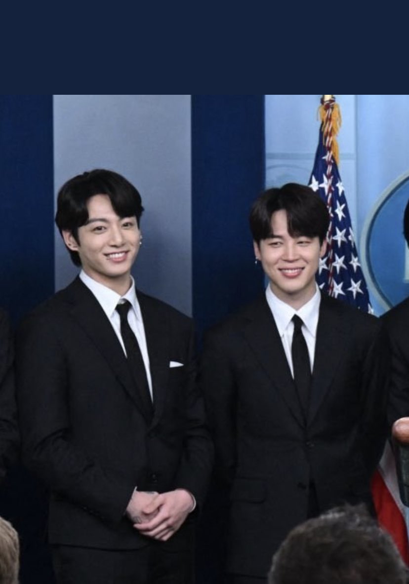 วันนี้เป็นวันดี วันที่ตื่นมาแล้วมีความสุข ตื่นมาแล้วยิ้ม หัวเราะ ร้องไห้(ดีใจและภูมิใจ) 
เป็นวันที่ #kookmin ได้ยืนข้างกัน ทรงผม #JUNGKOOK และความน่ารักของเขา #JIMIN ที่ทุกคนรู้ๆกันอยู่แล้วว่าเขาน่ารักมากแค่ใหนและในรอบหลายวันที่ไม่ได้เห้นหน้าเขา เรามีทำให้มีความสุขมาก💗🥰😊